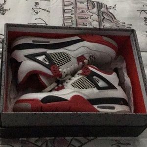 Jordan 4 Fire Reds